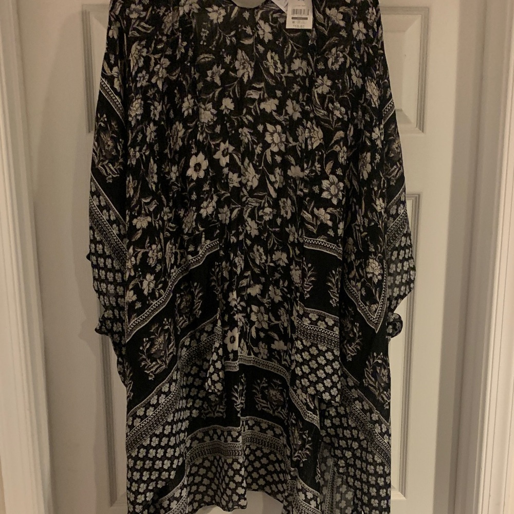Time and Tru Black and White Floral Wrap